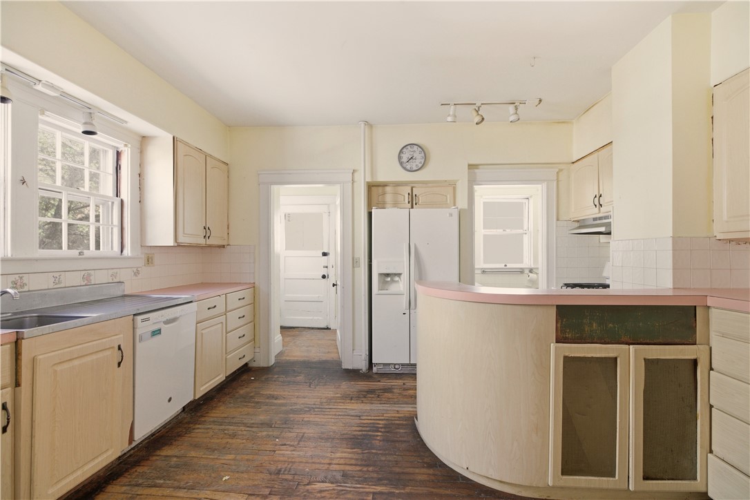 5 Lowden Street Pawtucket, RI 02860 - Photo 12 of 41