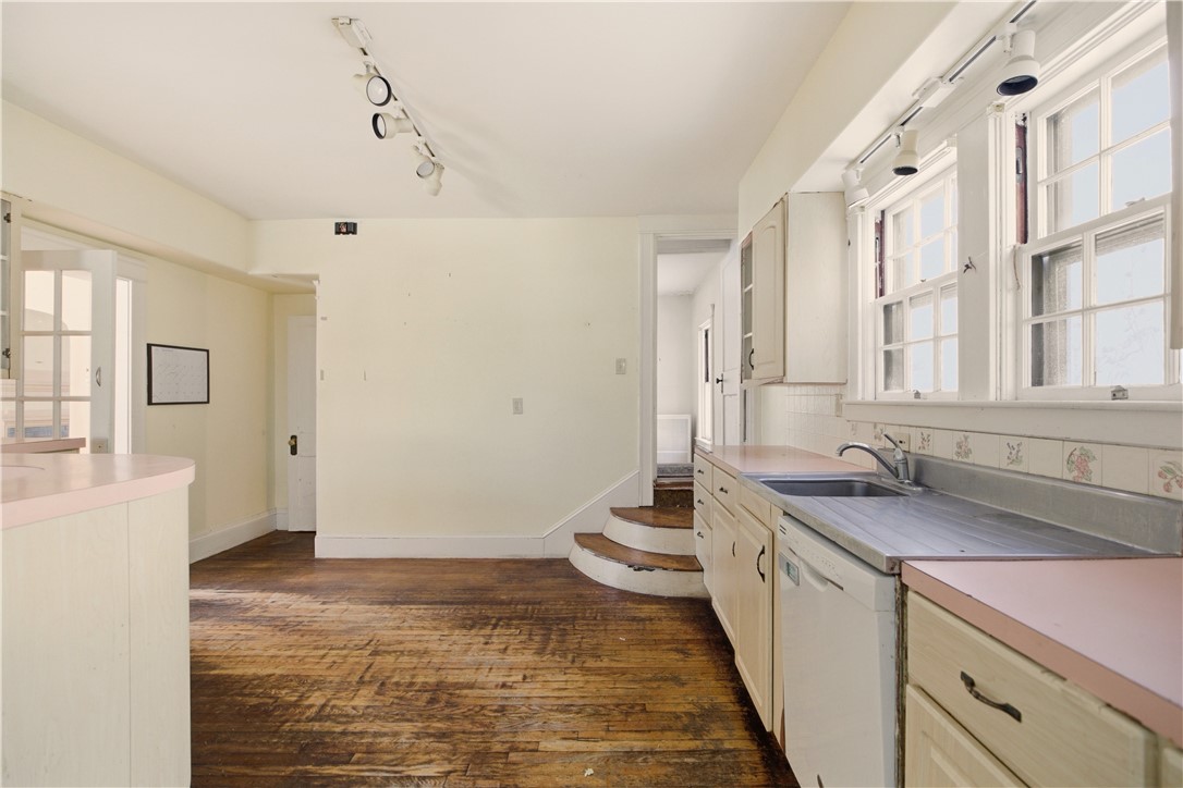 5 Lowden Street Pawtucket, RI 02860 - Photo 13 of 41