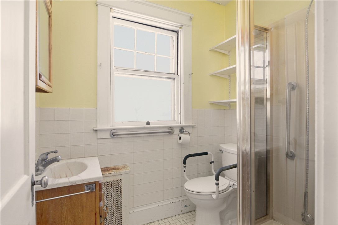 5 Lowden Street Pawtucket, RI 02860 - Photo 16 of 41