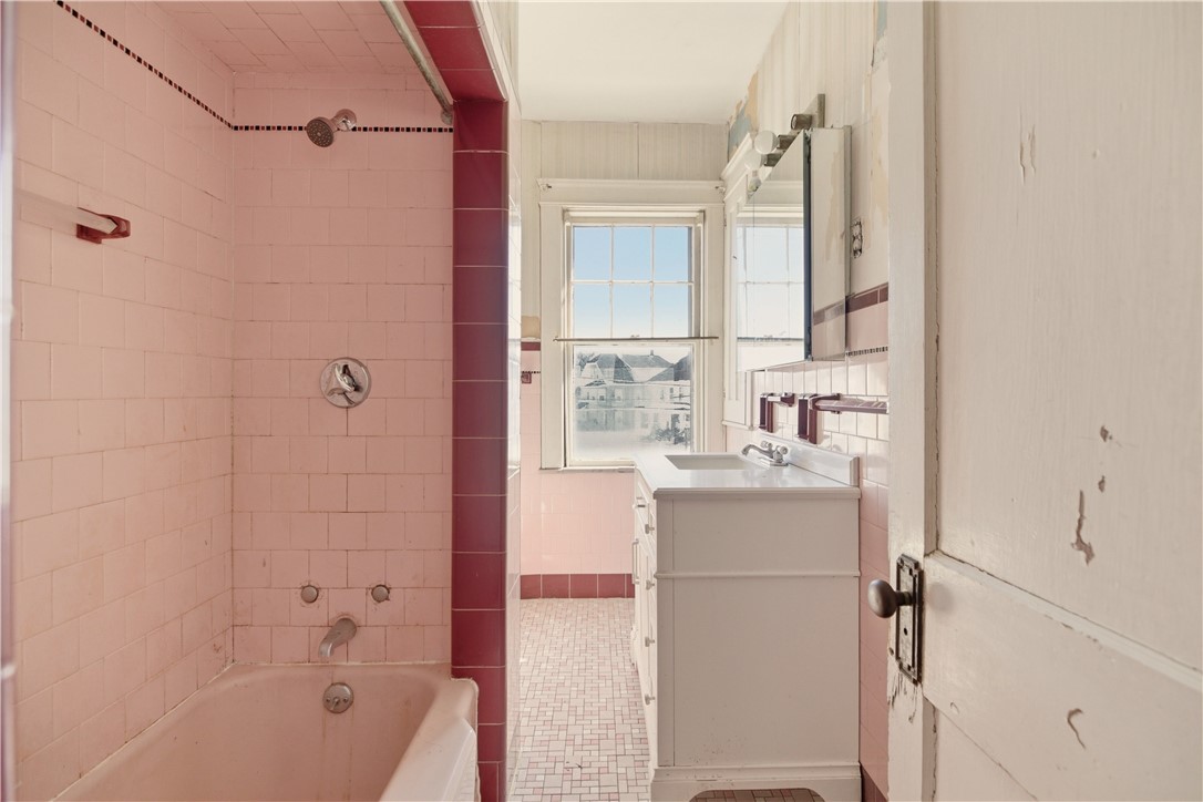 5 Lowden Street Pawtucket, RI 02860 - Photo 25 of 41