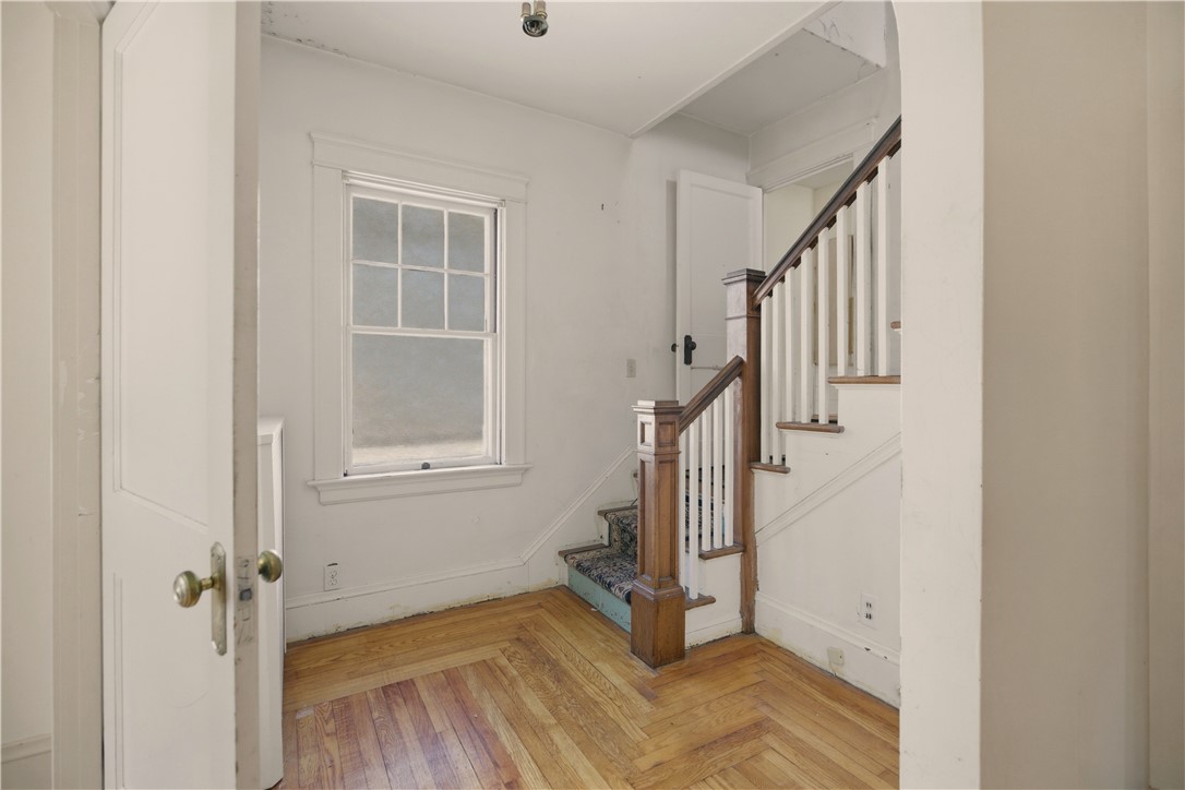 5 Lowden Street Pawtucket, RI 02860 - Photo 4 of 41