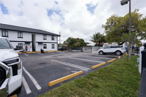 $2,250 | 3417 Northwest 22nd Avenue, Unit 1, Miami, FL 33142