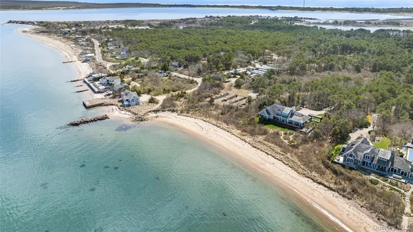 $5,500,000 | 623 Lazy Point Road, Amagansett, NY 11930
