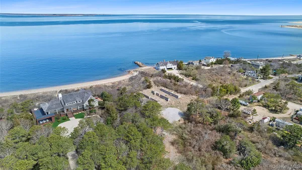 $5,500,000 | 623 Lazy Point Road, Amagansett, NY 11930