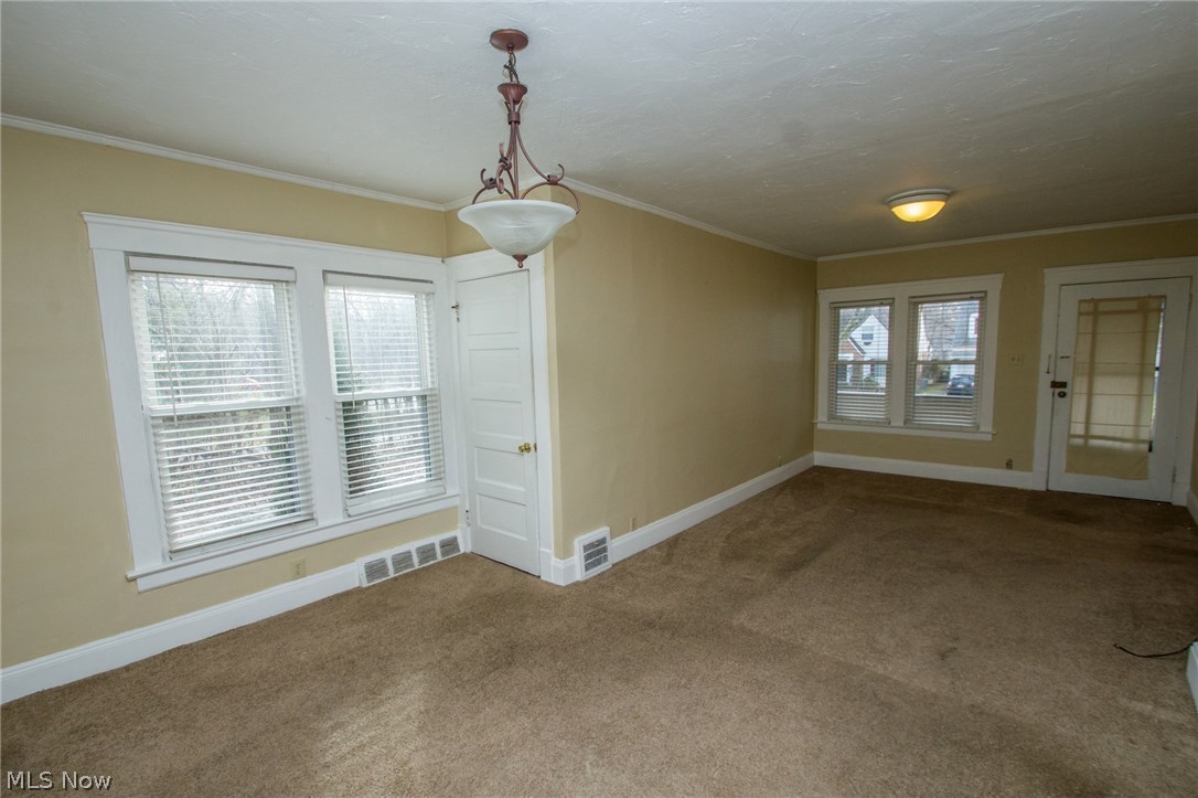 1605 Sheffield Road Cleveland, OH 44121 - Photo 4 of 18