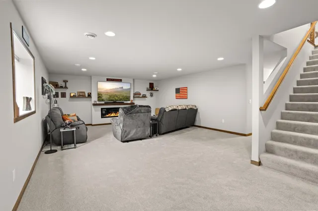 $475,000 | 6628 14th Street South, Fargo, ND 58104