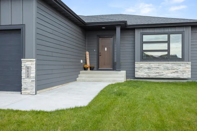 $475,000 | 6628 14th Street South, Fargo, ND 58104