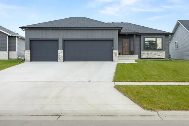 $475,000 | 6628 14th Street South, Fargo, ND 58104