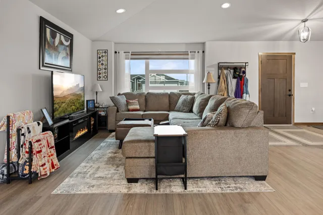 $475,000 | 6628 14th Street South, Fargo, ND 58104