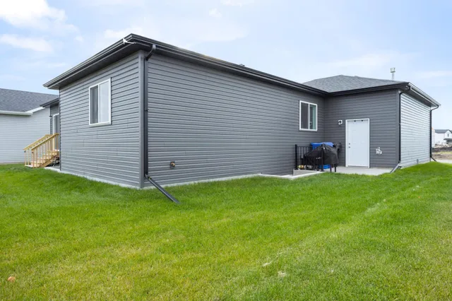 $475,000 | 6628 14th Street South, Fargo, ND 58104