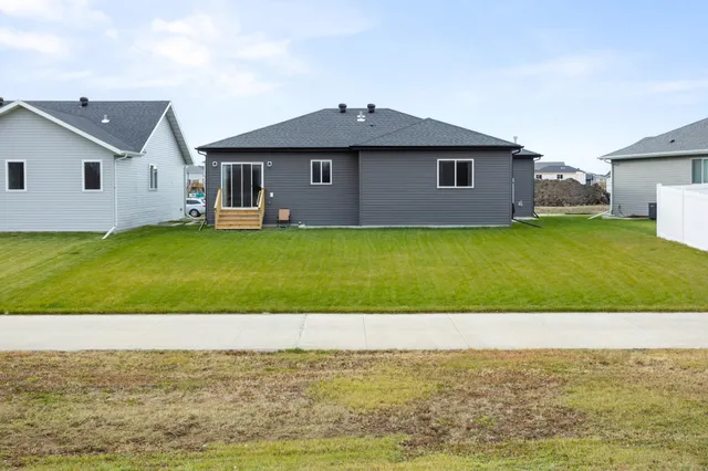 $475,000 | 6628 14th Street South, Fargo, ND 58104