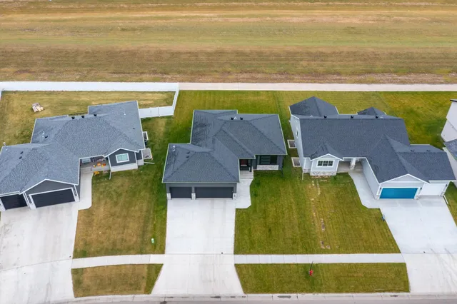 $475,000 | 6628 14th Street South, Fargo, ND 58104