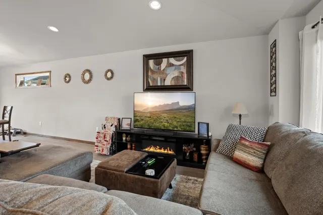 $475,000 | 6628 14th Street South, Fargo, ND 58104