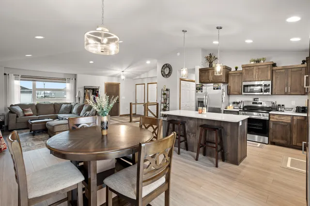 $475,000 | 6628 14th Street South, Fargo, ND 58104