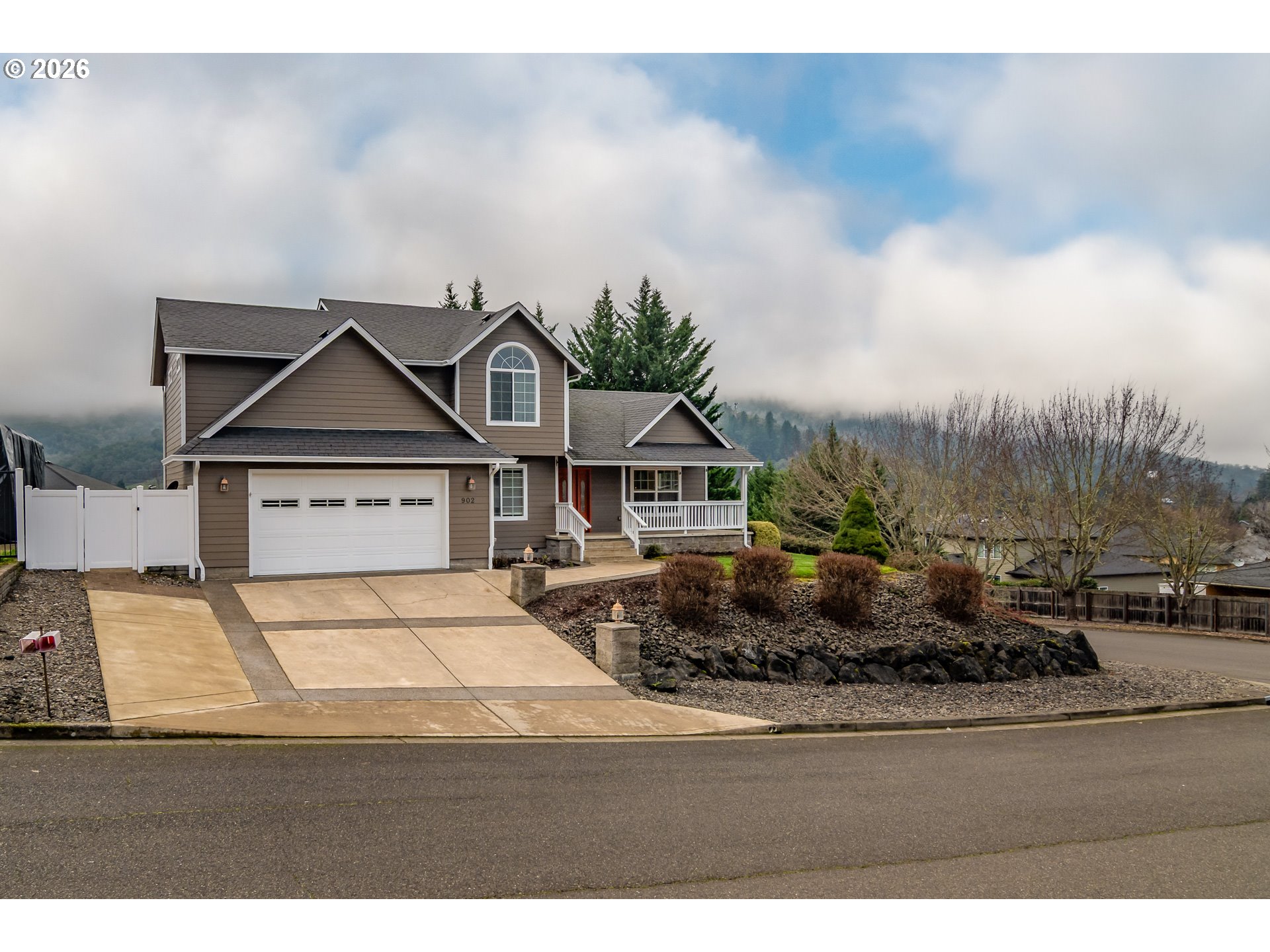 902 North View Drive Winchester, OR 97495 - Photo 1 of 32