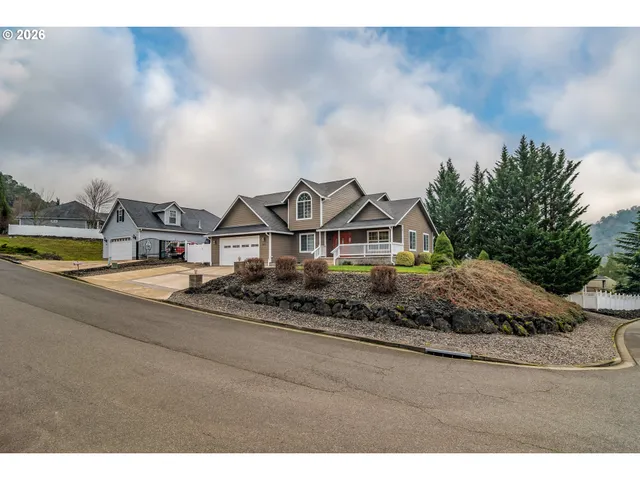 $515,000 | 902 North View Drive, Winchester, OR 97495