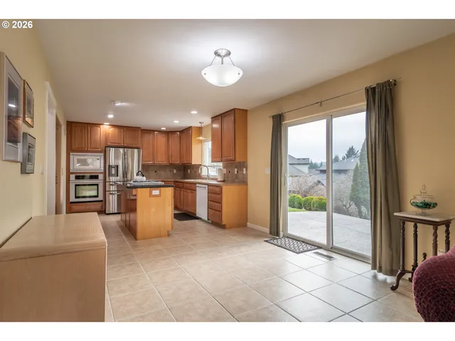 $515,000 | 902 North View Drive, Winchester, OR 97495