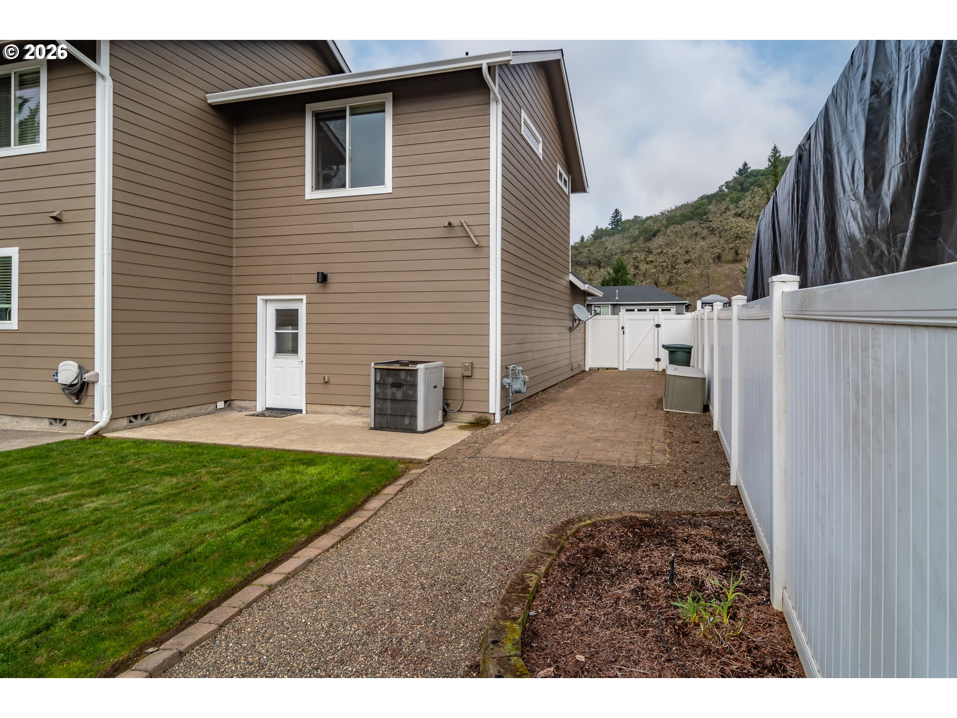 902 North View Drive Winchester, OR 97495 - Photo 3 of 32