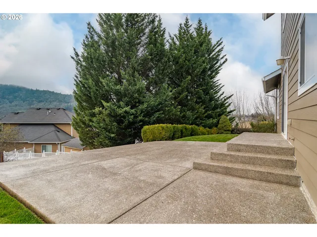 $515,000 | 902 North View Drive, Winchester, OR 97495