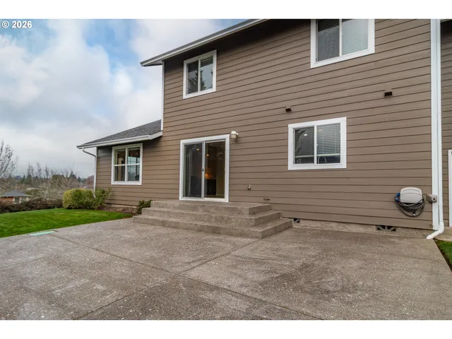 $515,000 | 902 North View Drive, Winchester, OR 97495