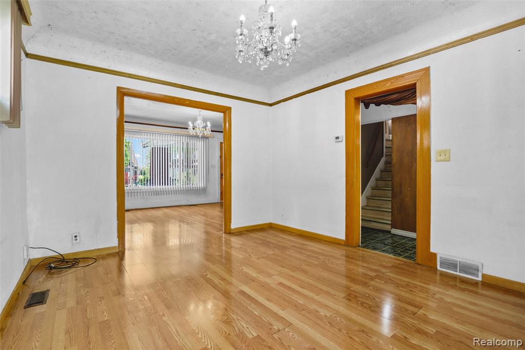 5003 Maple Street Dearborn, MI 48126 - Photo 4 of 41