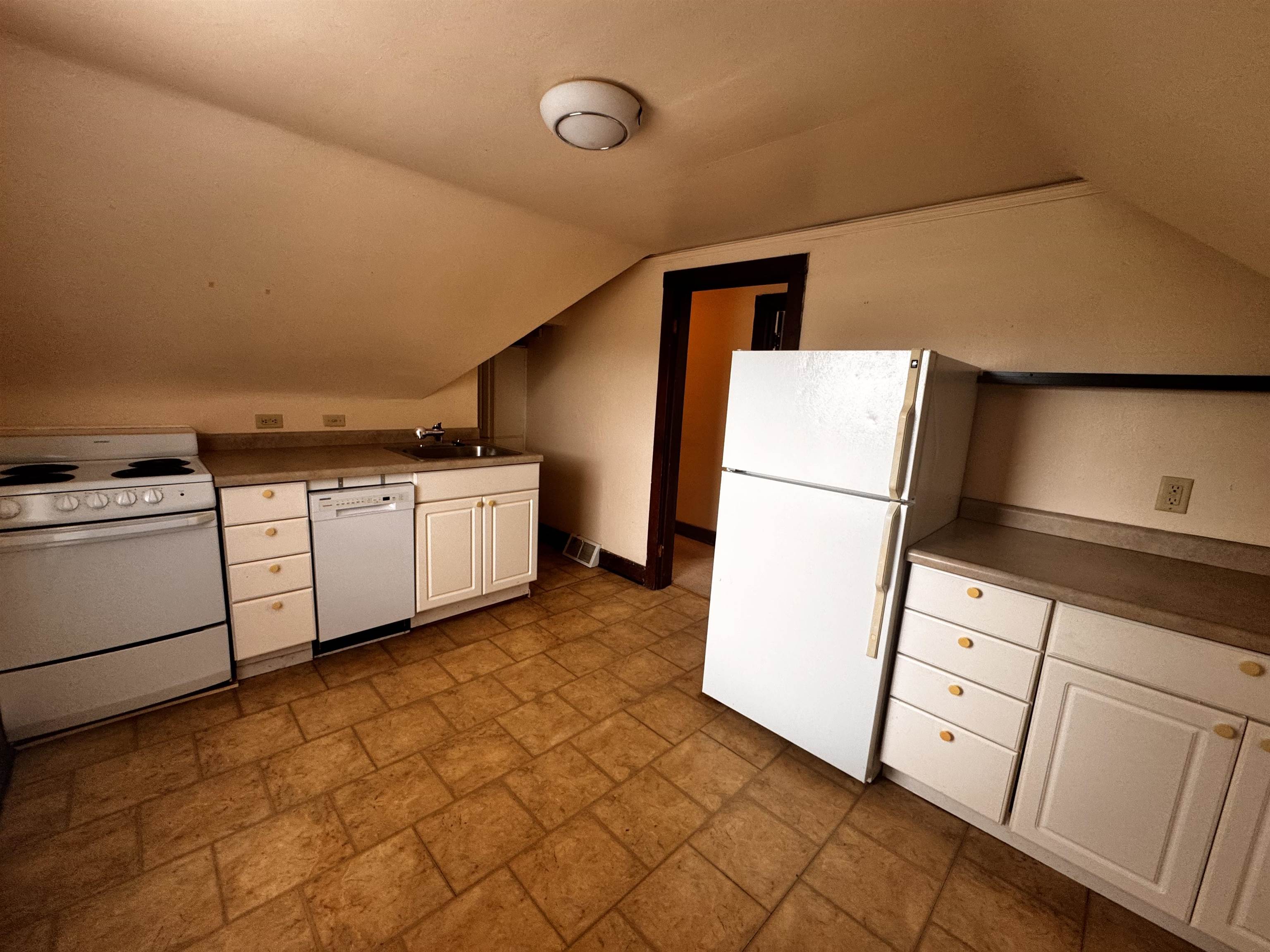 1013 Colby Street Madison, WI 53715 - Photo 3 of 12 Gallery Image 3