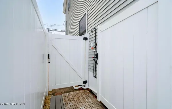 a view of entryway with a front door