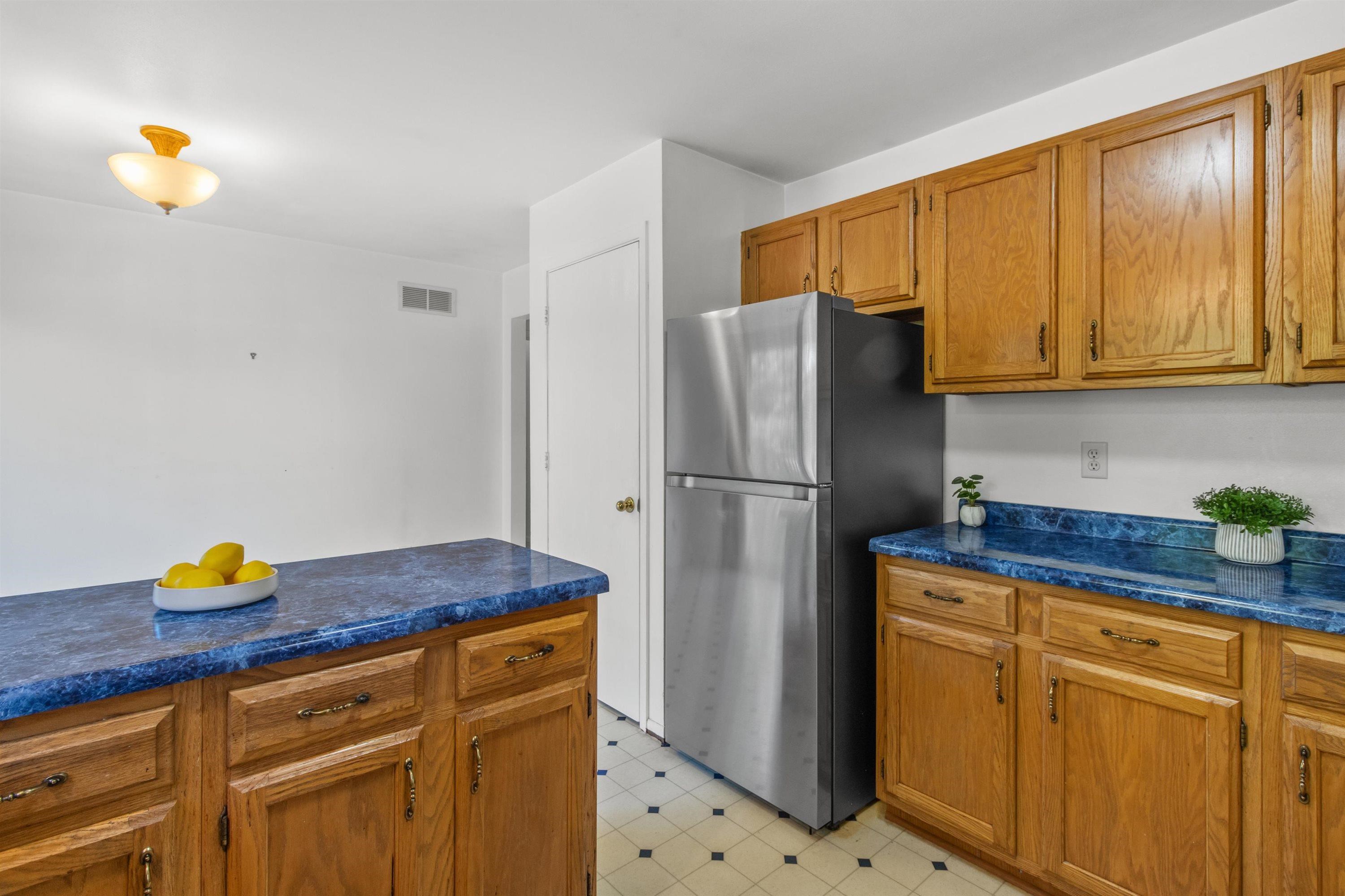2318 Whitlock Road Madison, WI 53719 - Photo 5 of 37