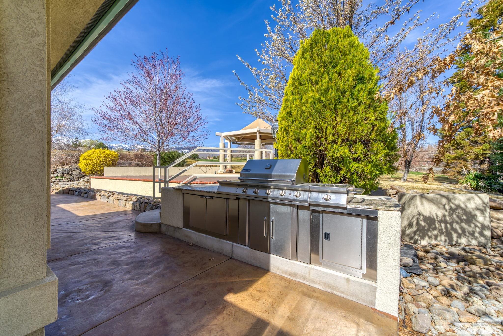 1335 Wolf Run Road Reno, NV 89511 - Photo 6 of 37 a view of outdoor kitchen and living room