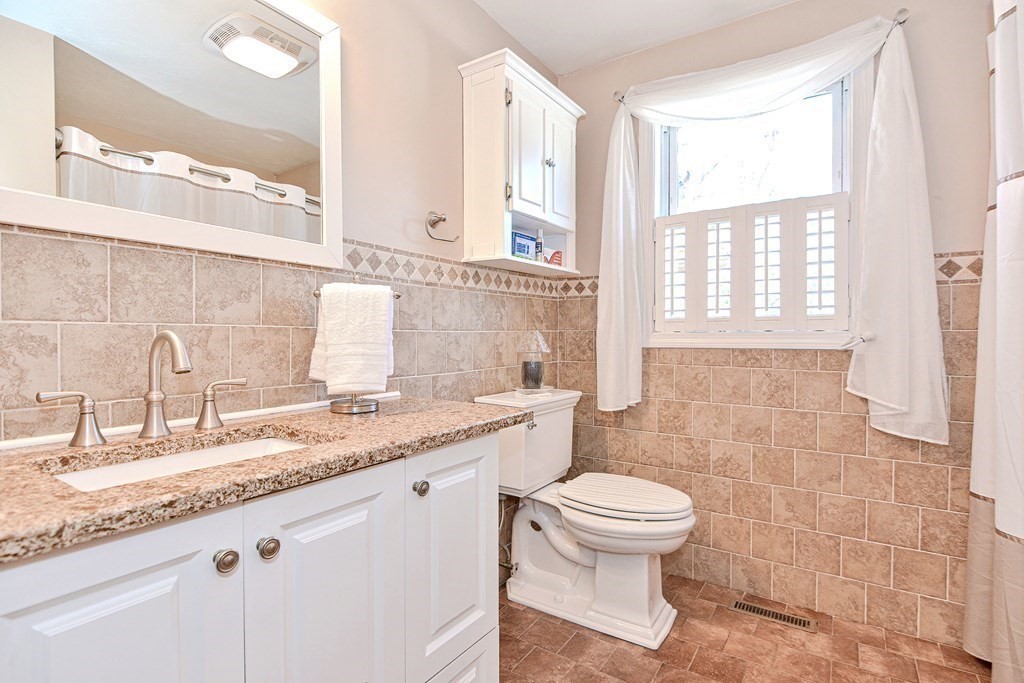 129 Morrison Road East Taunton, MA 02718 - Photo 13 of 27