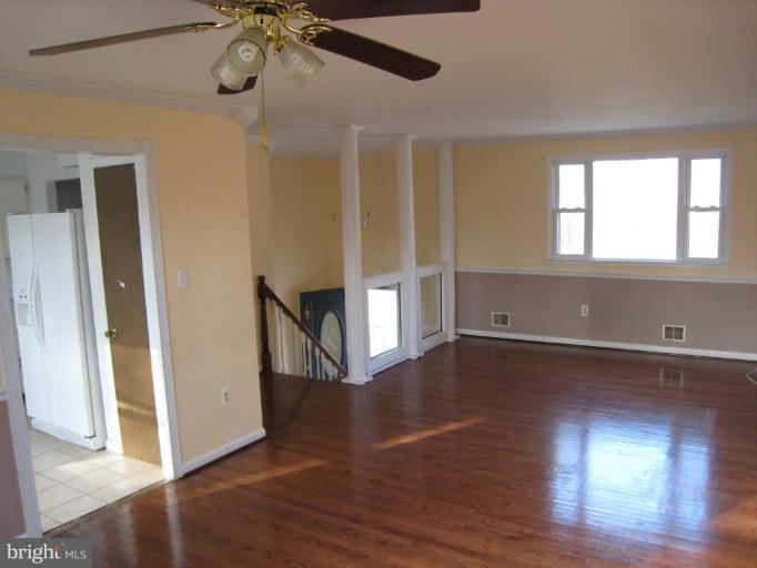 6549 Bock Road Oxon Hill, MD 20745 - Photo 3 of 20 Living Room