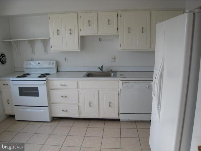 6549 Bock Road Oxon Hill, MD 20745 - Photo 4 of 20 Kitchen