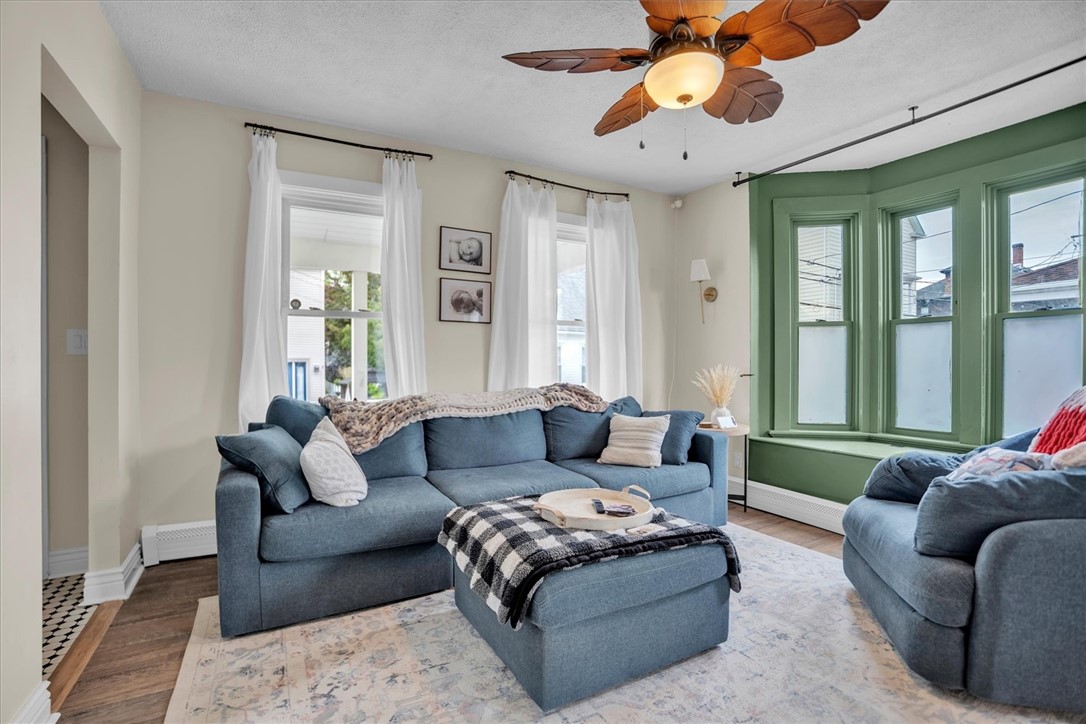 20 Barney Street Warren, RI 02885 - Photo 4 of 35