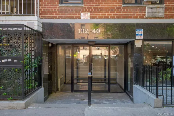 $619,900 | 132-40 Sanford Avenue, Unit 3R | Flushing