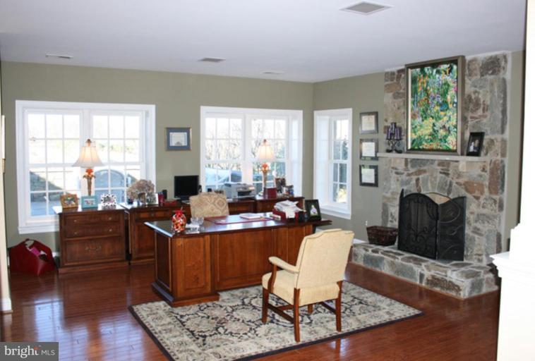 19095 Loudoun Orchard Road Leesburg, VA 20175 - Photo 22 of 28 Study