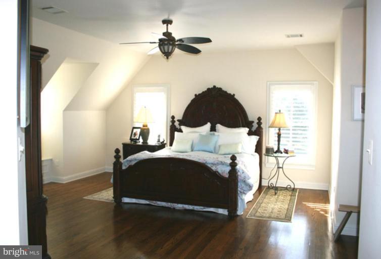 19095 Loudoun Orchard Road Leesburg, VA 20175 - Photo 8 of 28 Master Bedroom