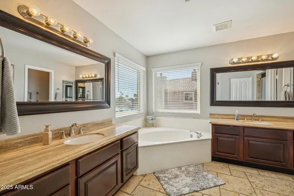 $1,168,000 | 919 South Paradise Drive, Gilbert, AZ 85233