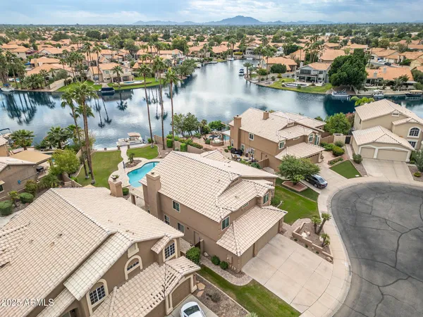 $1,168,000 | 919 South Paradise Drive, Gilbert, AZ 85233