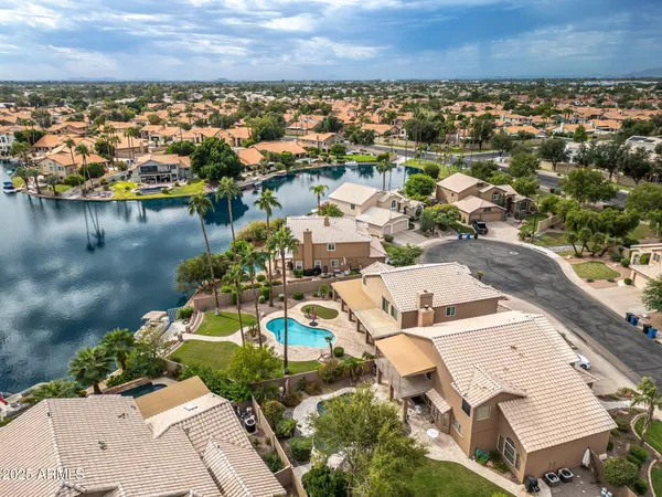 $1,168,000 | 919 South Paradise Drive, Gilbert, AZ 85233
