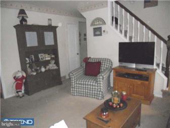 54 Fahnestock Road Malvern, PA 19355 - Photo 5 of 12 Living Room
