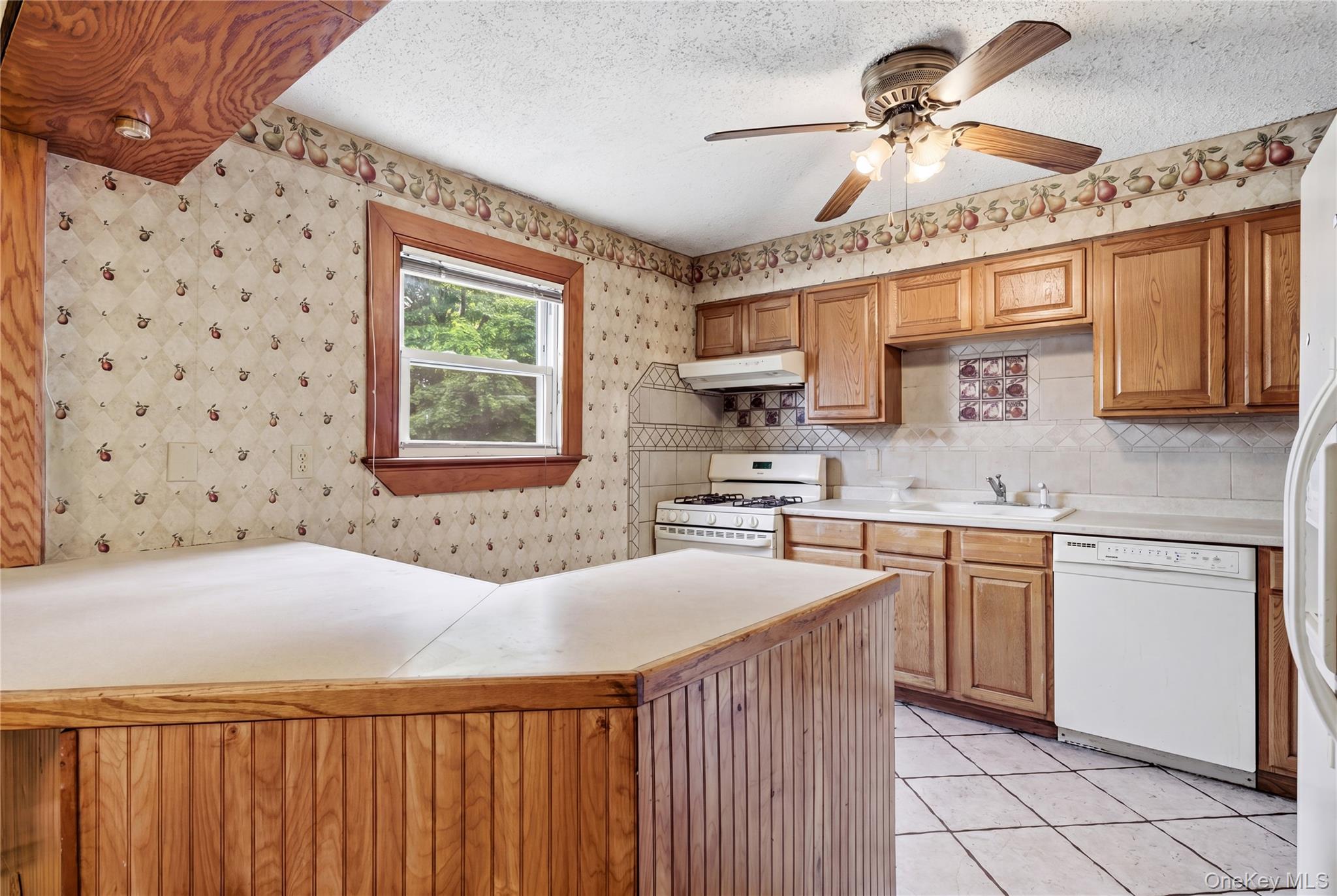 175 Candlewood Road Bay Shore, NY 11706 - Photo 8 of 26 upstairs kitchen