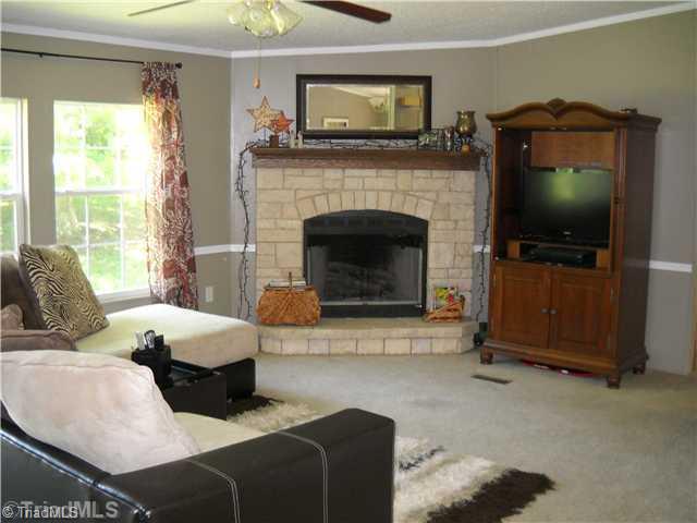4716 Sandy Camp Road High Point, NC 27265 - Photo 2 of 13 Living Room.