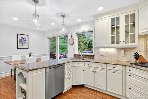 $2,498,000 | 58 Hummingbird Drive, East Hills, NY 11576