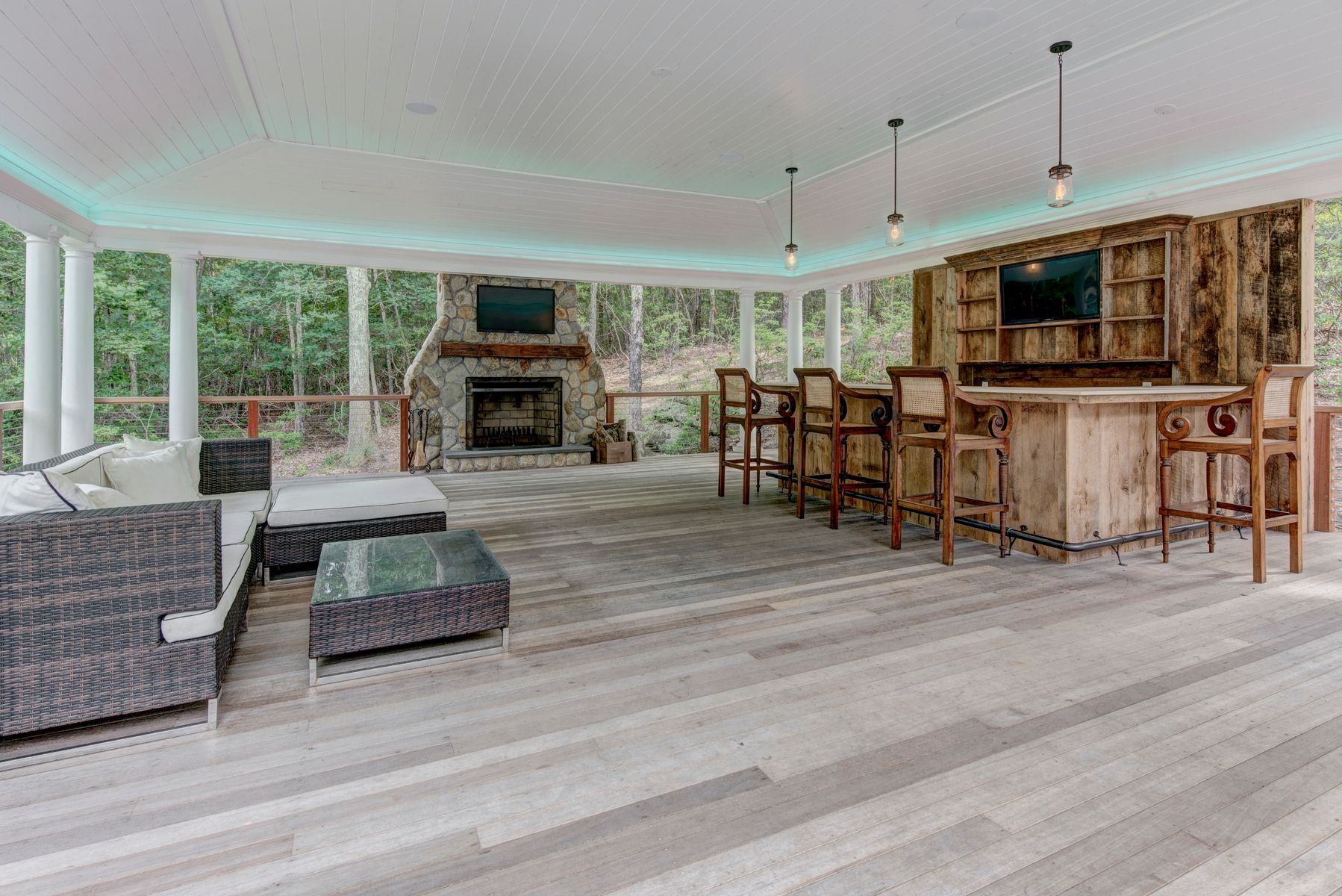 14 Hillside Avenue Sag Harbor, NY 11963 - Photo 2 of 19