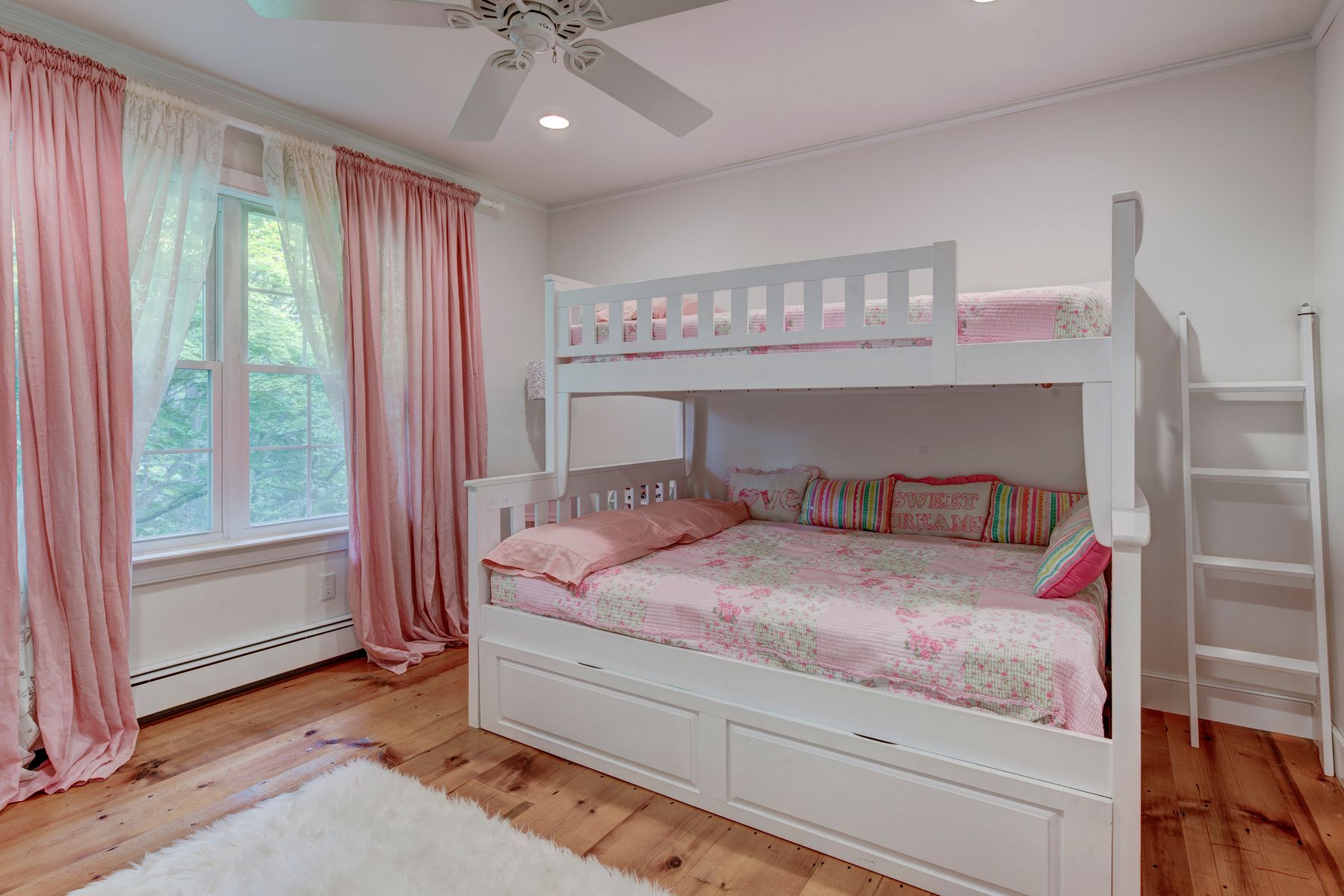 14 Hillside Avenue Sag Harbor, NY 11963 - Photo 10 of 19