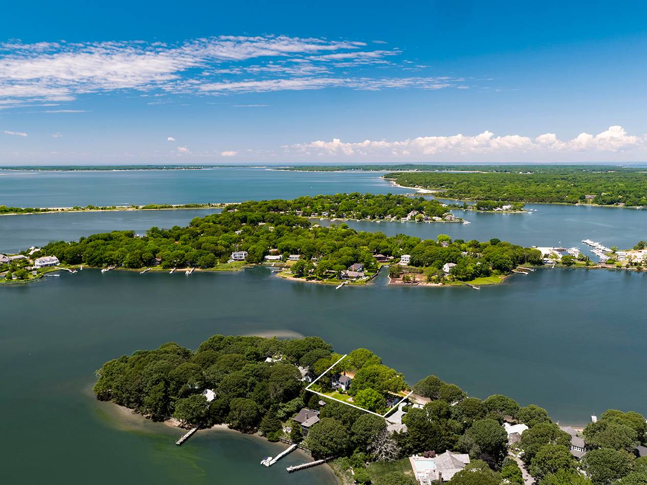 9 Bluff Point Lane Sag Harbor, NY 11963 - Photo 2 of 23
