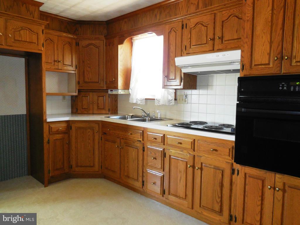 2972 Brookfield Road Lancaster, PA 17601 - Photo 3 of 9