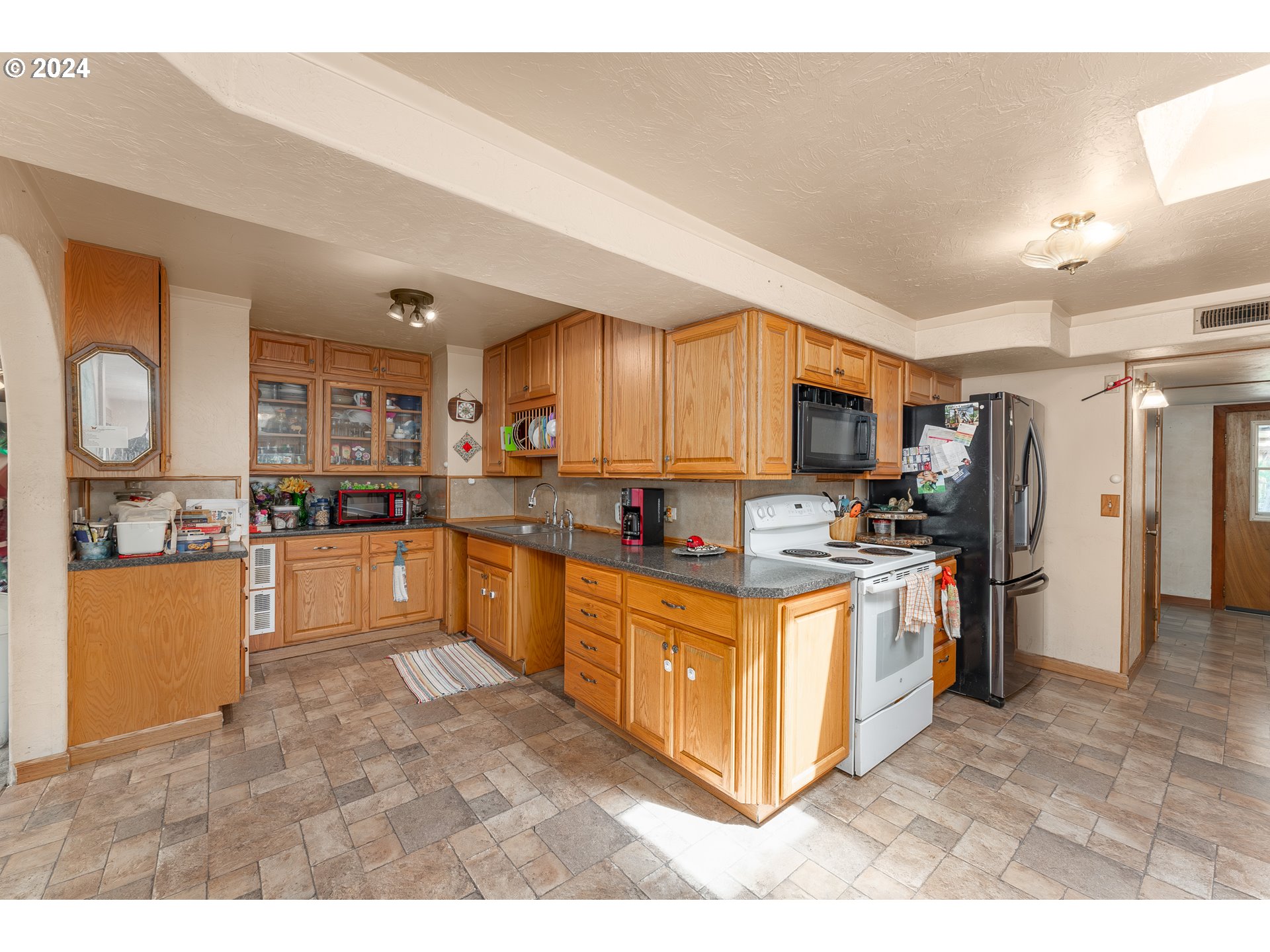215 Northside Road Sutherlin, OR 97479 - Photo 12 of 40 a large kitchen with stainless steel appliances granite countertop a stove refrigerator and a sink