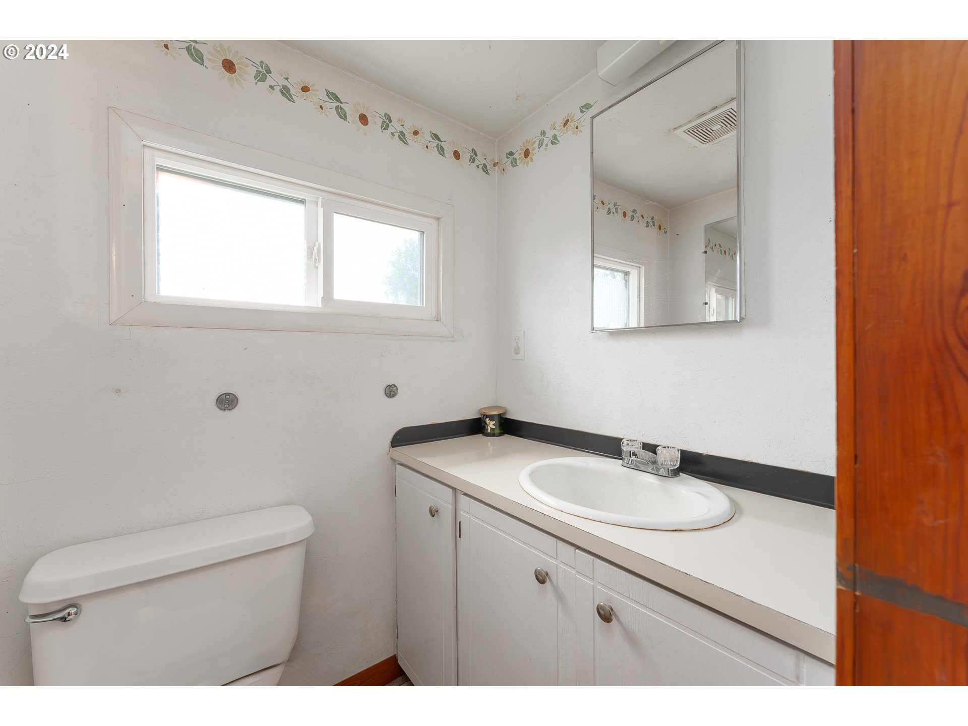215 Northside Road Sutherlin, OR 97479 - Photo 16 of 40 a bathroom with a sink toilet and mirror