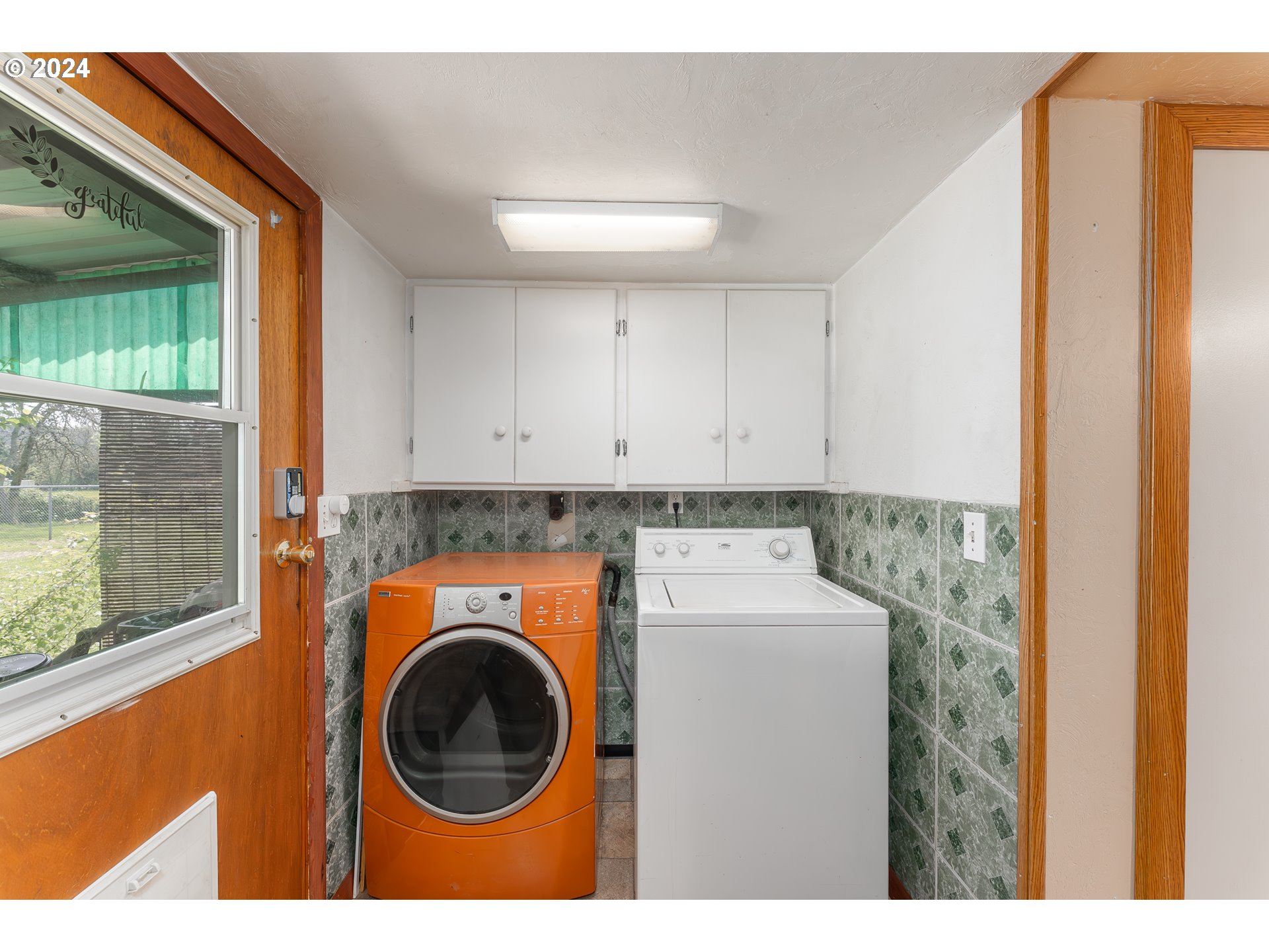 215 Northside Road Sutherlin, OR 97479 - Photo 17 of 40 a utility room with dryer and washer